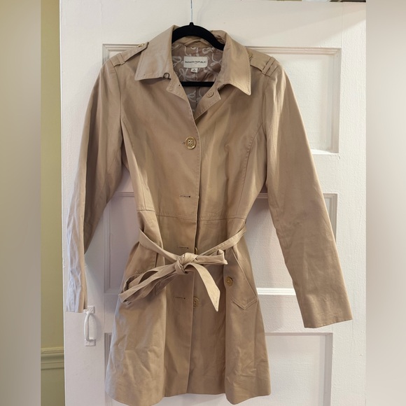 Banana Republic Beige Women's Trench Coat - Classic Single-Breasted Jacket - Picture 7 of 15